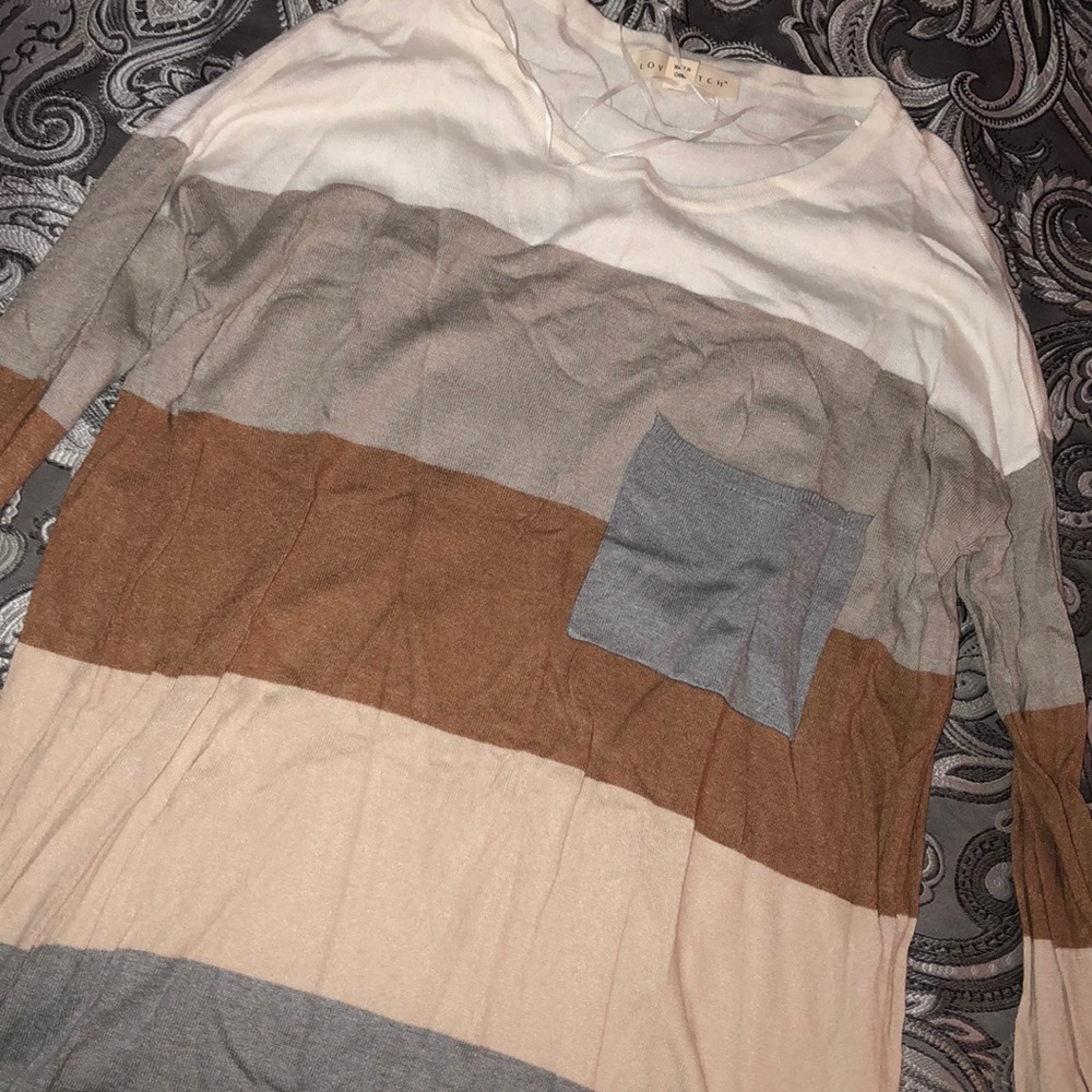 Knitted sweater with pocket